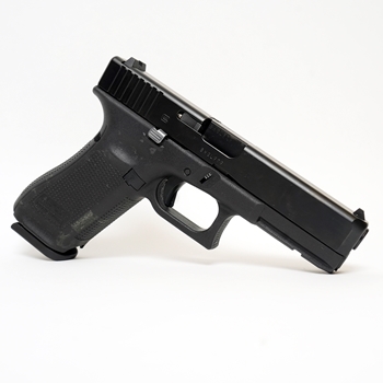 Preowned Glock G17, Gen 5, 9mm, 4.5”, 3-17rd mags (G77582)